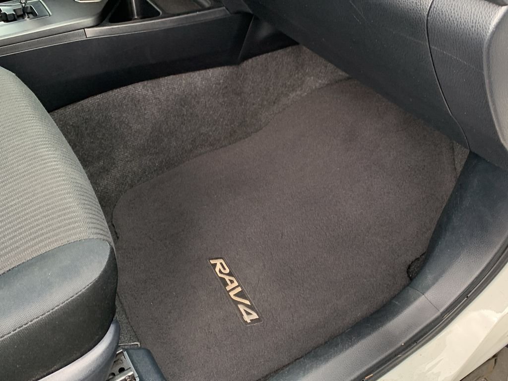 2017 Toyota RAV4 LE - Photo 35