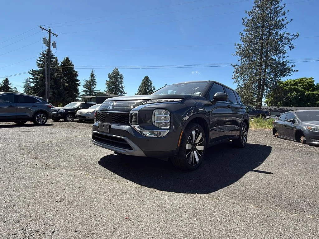 Used 2025 Gray Mitsubishi SE image 37