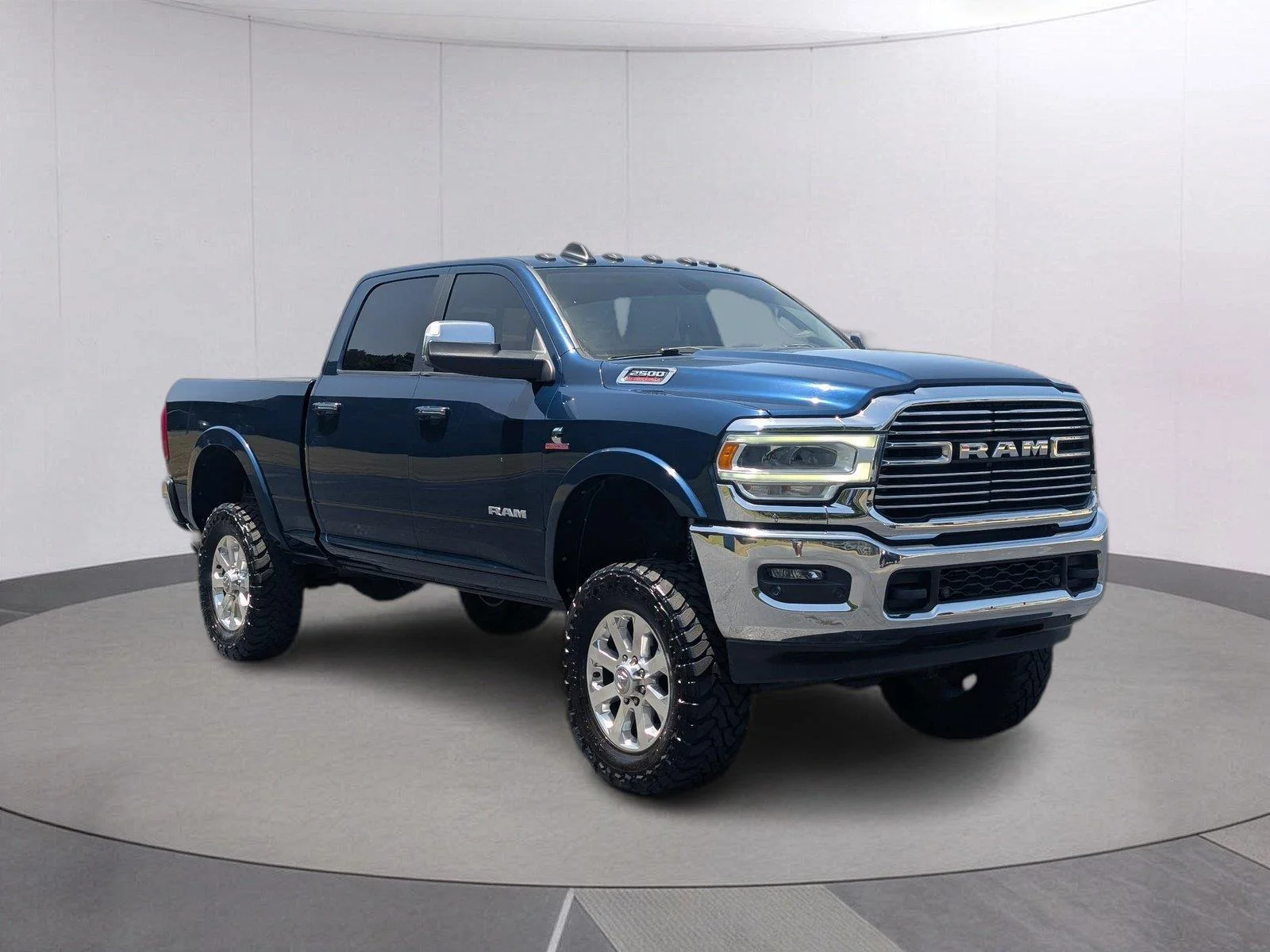 Used 2020 Patriot Blue Pearlcoat Ram Laramie image 8
