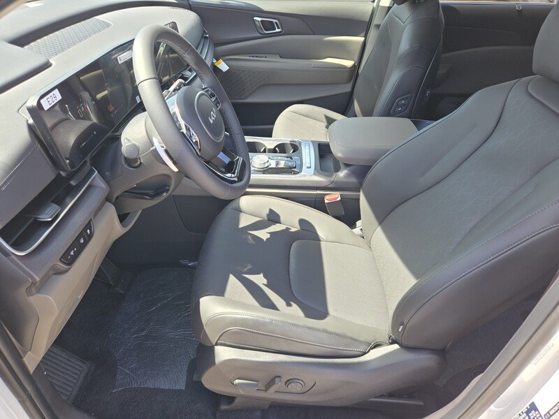 New 2026 Snow White Pearl Kia EX image 7