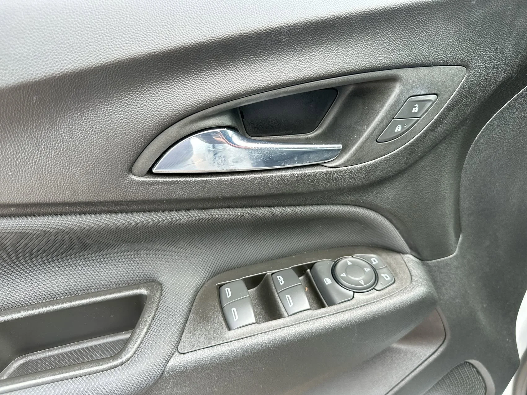 Used 2022 Iridescent Pearl Tricoat Chevrolet RS image 13