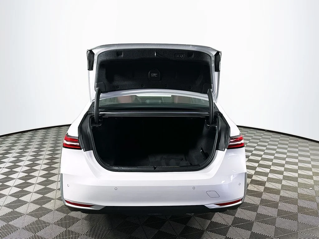Used 2026 White Metallic BMW 540i xDrive image 30