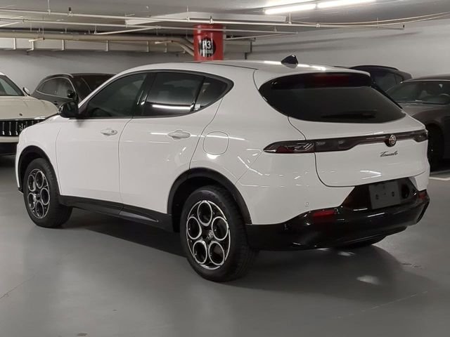 New 2025 Milano White Exterior Paint Alfa Romeo Base image 5