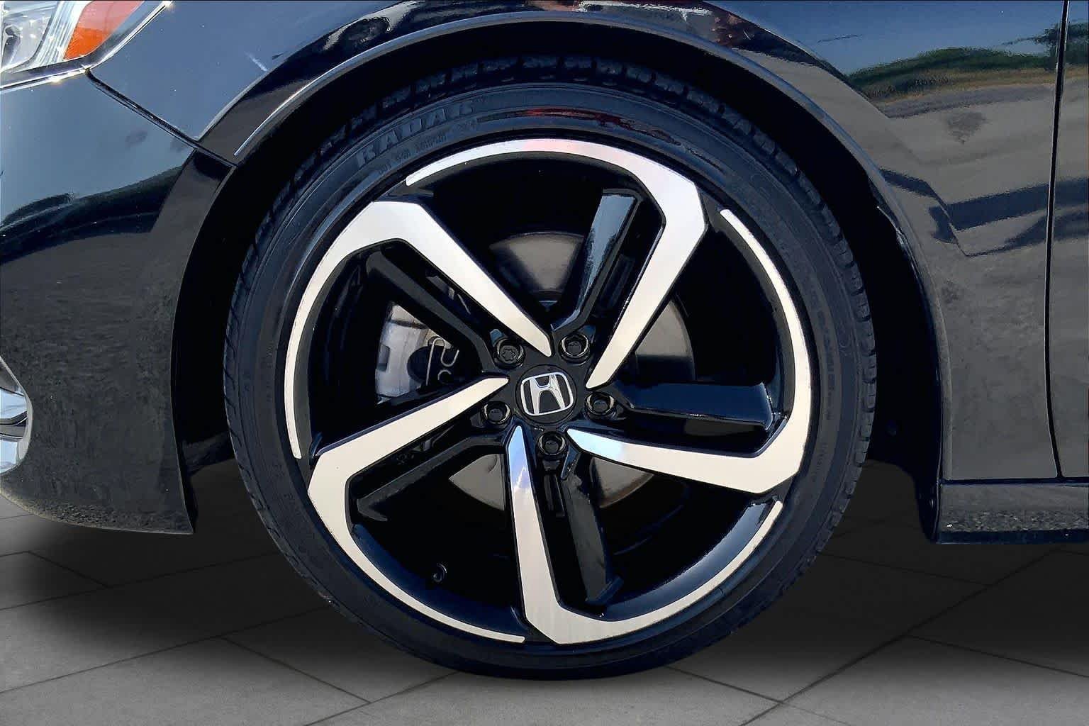 Used 2018  Honda Sport 1.5T image 11