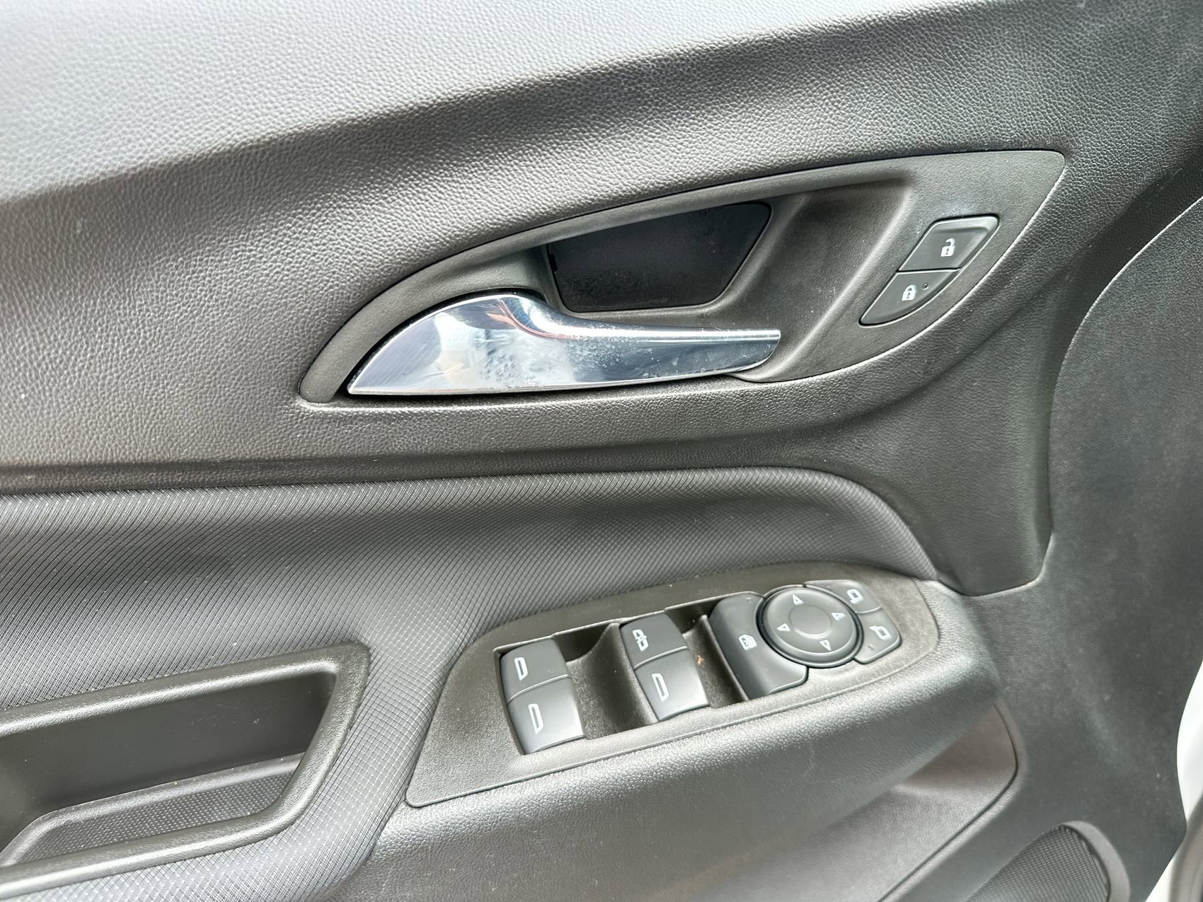 Used 2022 Iridescent Pearl Tricoat Chevrolet RS image 13