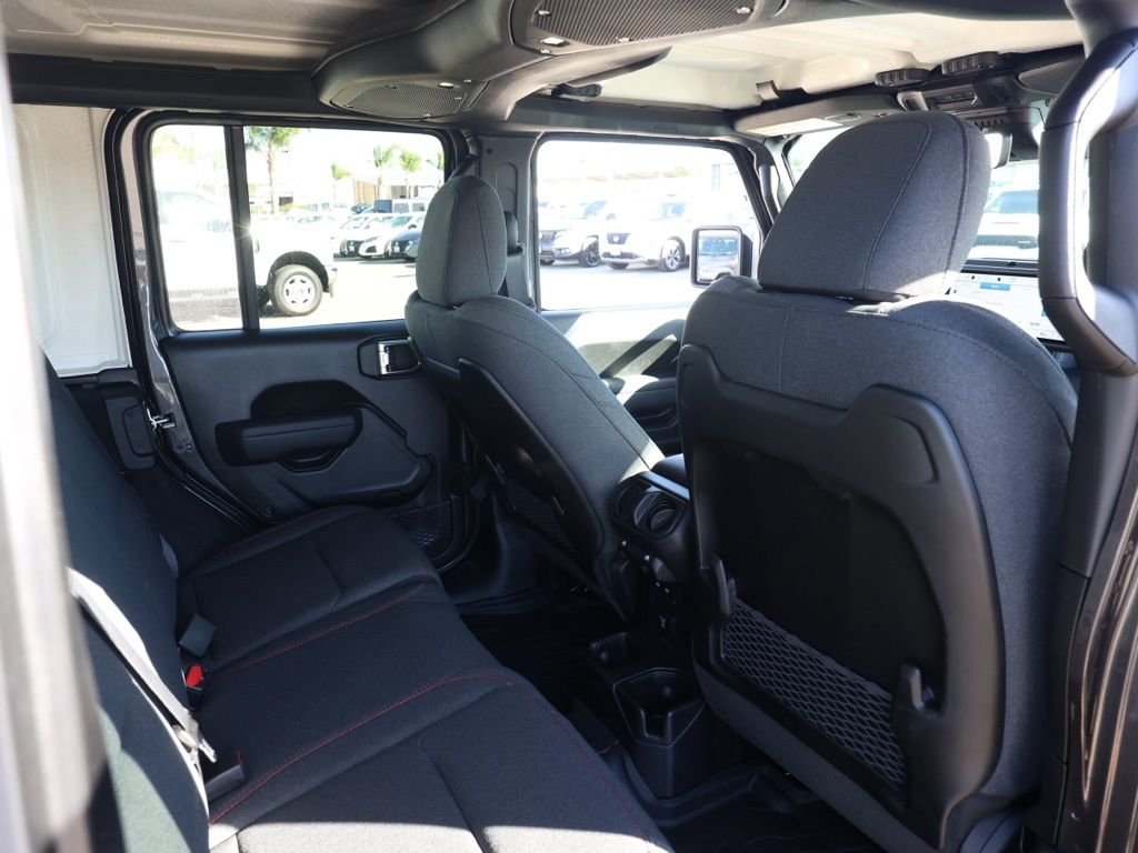 New 2026 Granite Crystal Metallic Clear-Coat Exterior Paint Jeep Rubicon image 16