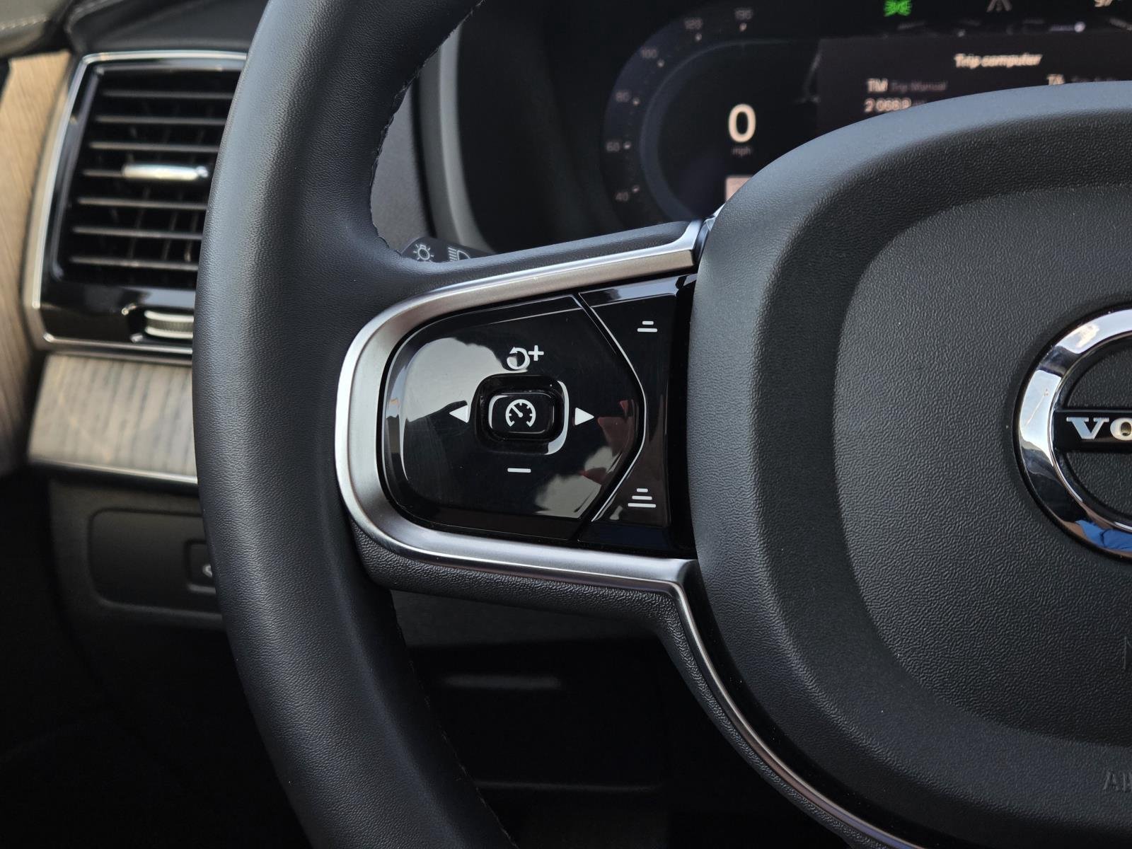 Used 2023 Onyx Black Metallic Volvo Ultimate image 21
