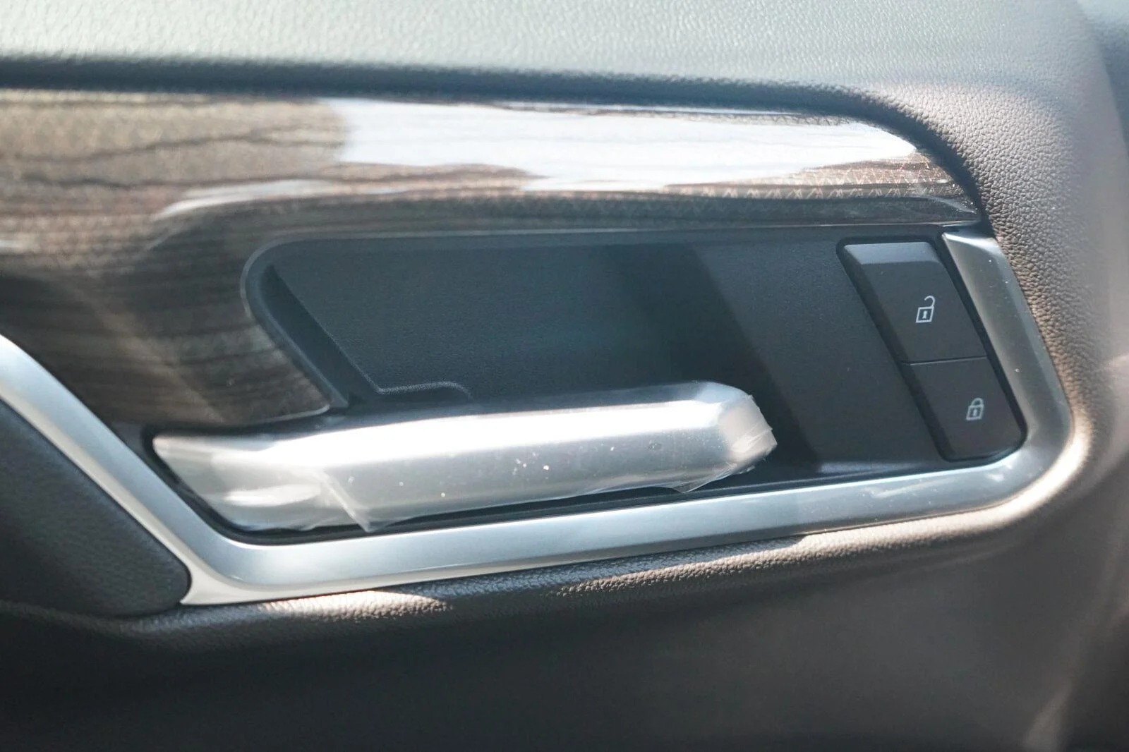 New 2026 Summit White Chevrolet LT (2FL) image 19