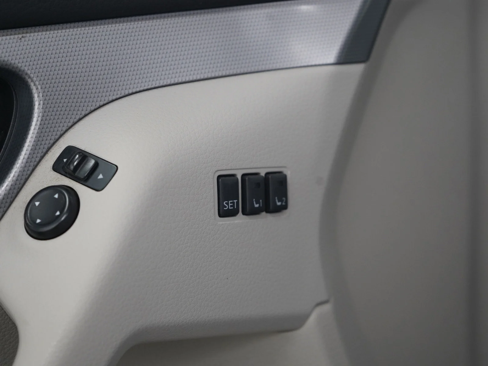 Used 2020 Pearl White Tricoat Nissan SV image 21