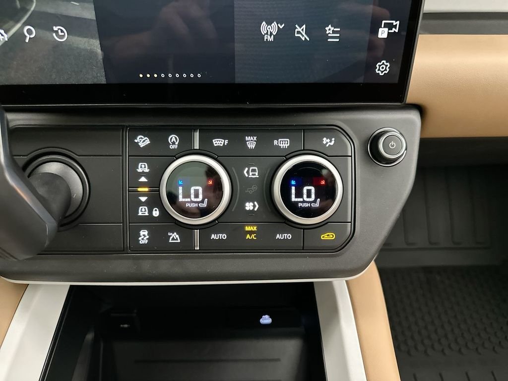 New 2026 Santorini Black Land Rover S image 13