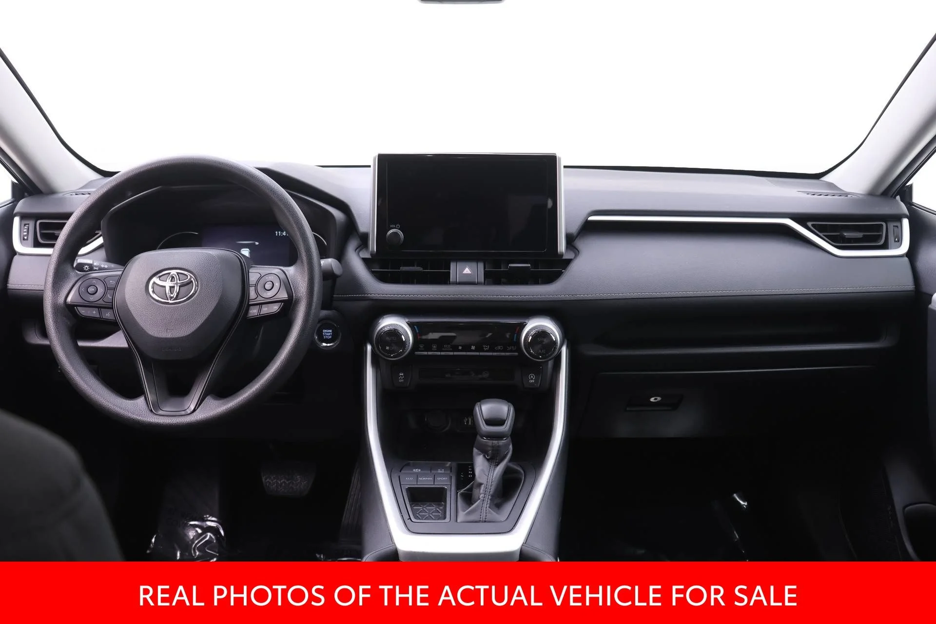 2024 Toyota RAV4 XLE - Photo 5