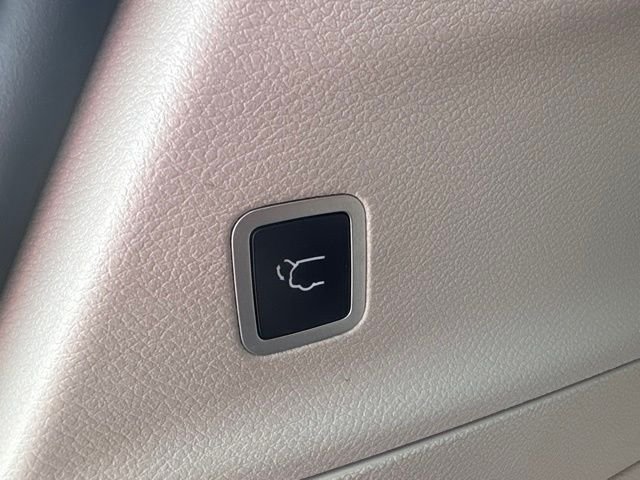 Used 2019 Gray Chrysler Limited image 18