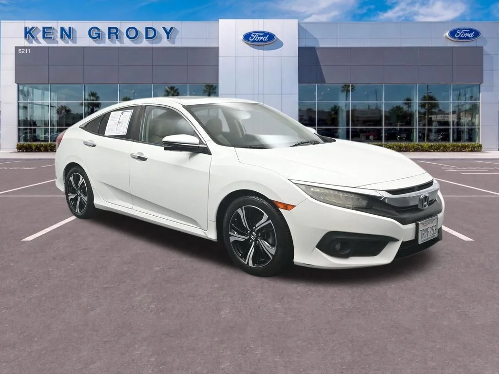 2016 Honda Civic Touring CVT's photo