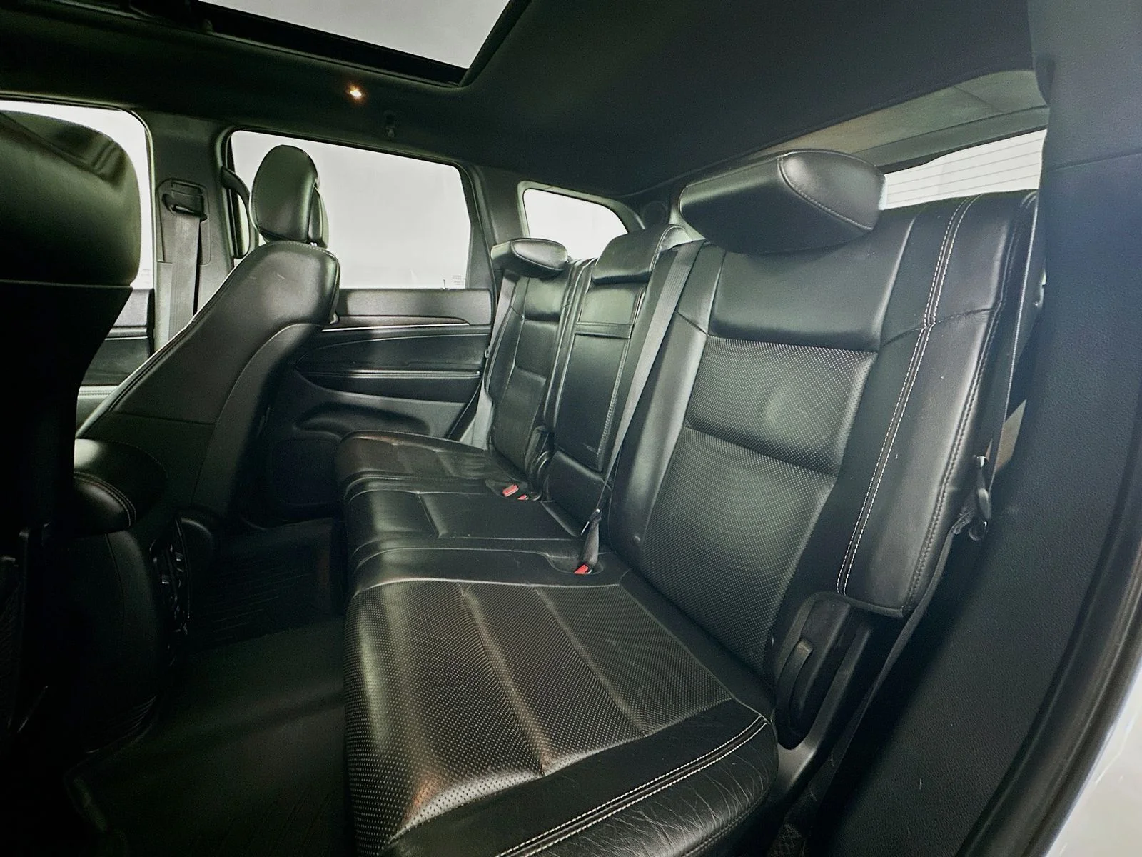 Used 2017 Bright White Clearcoat Jeep Limited image 25