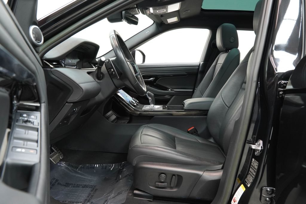 Used 2023 Black Land Rover R-Dynamic SE image 16