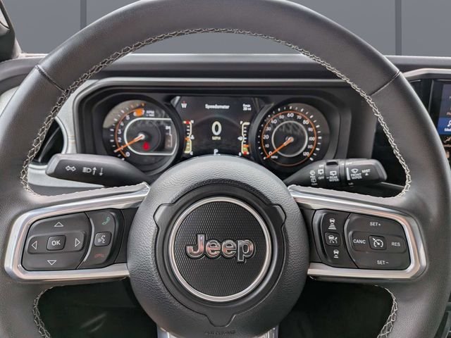 Used 2025 Gray Jeep Sahara image 33