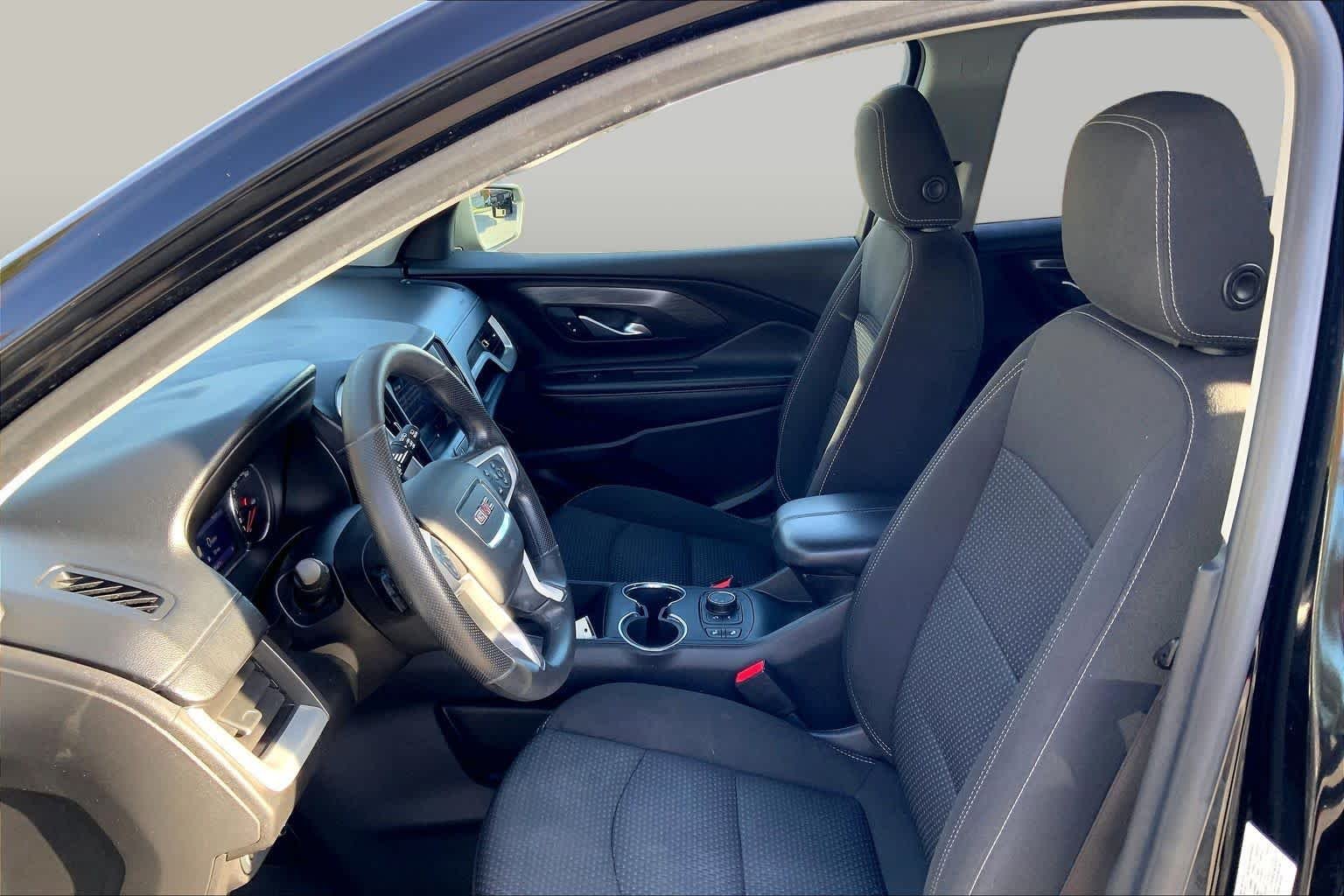 Used 2022 Ebony Twilight Metallic GMC SLE image 9