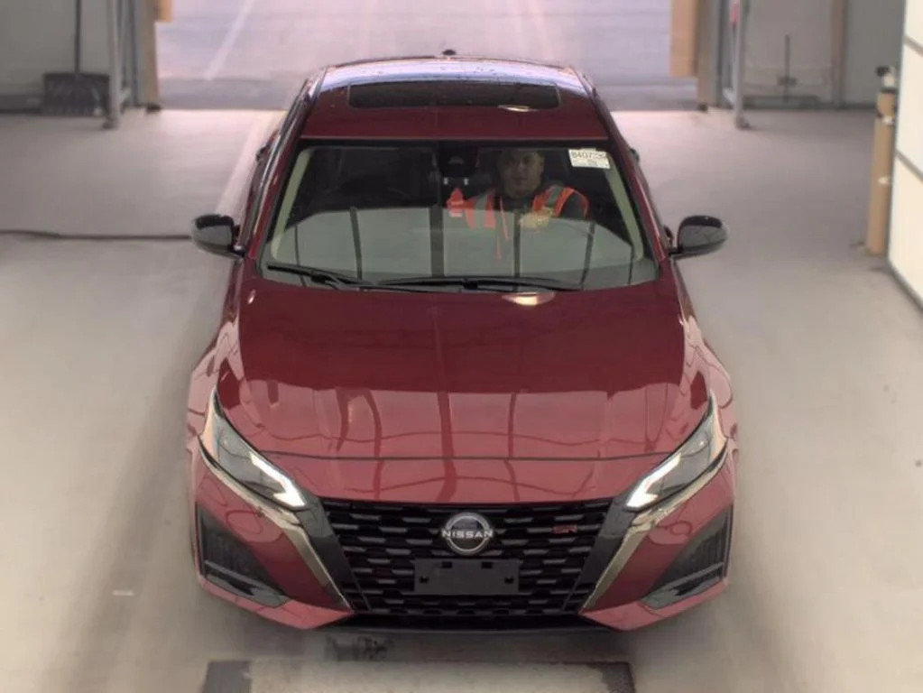 Used 2024 Red Nissan 2.5 SR image 2
