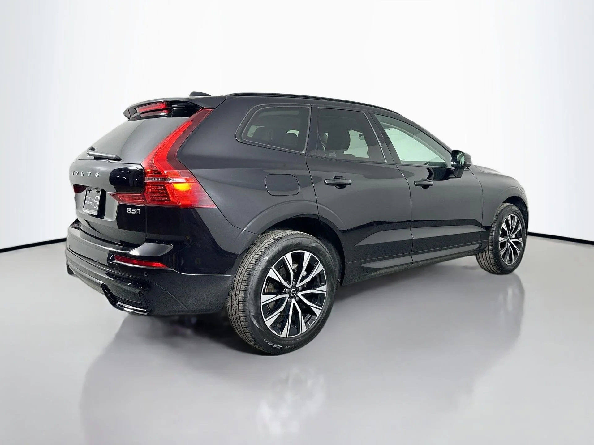 Used 2025 Onyx Black Volvo Core image 6