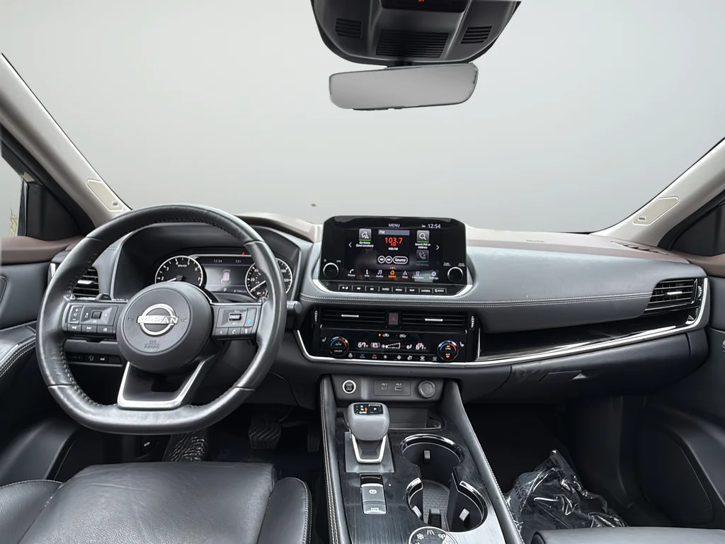 Used 2023 Gray Nissan SL image 11