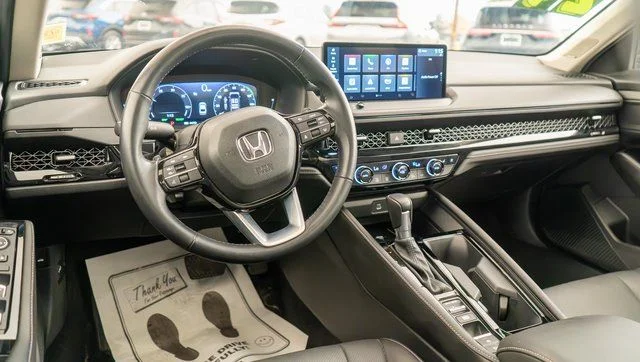 Used 2024  Honda Touring image 11