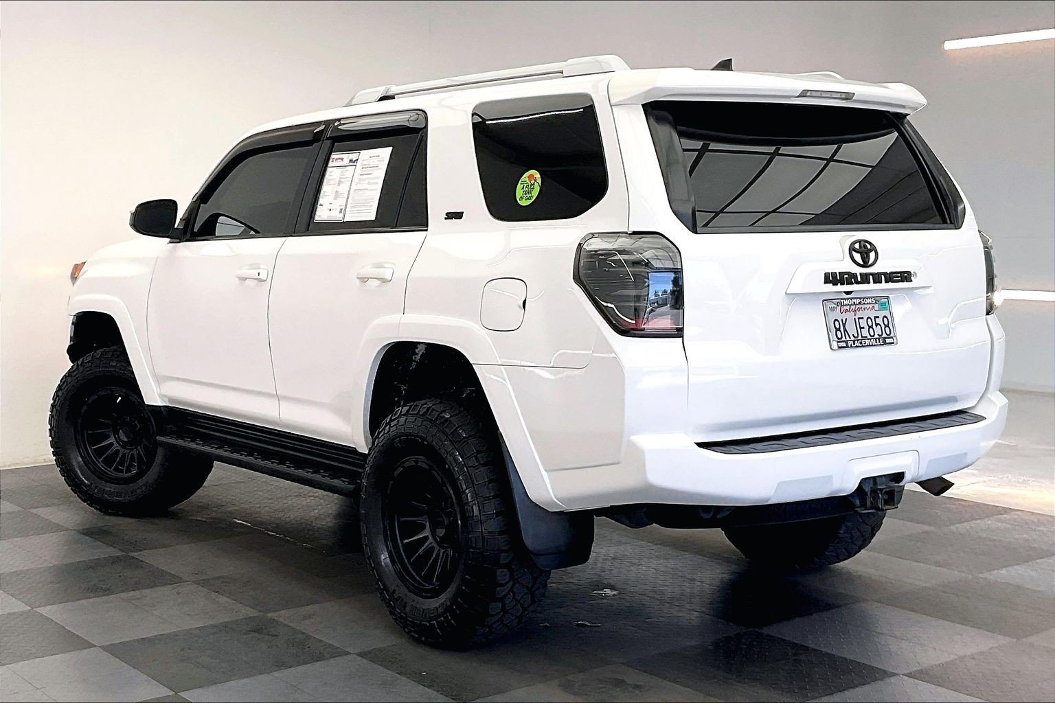 Used 2018 Super White Toyota SR5 image 10