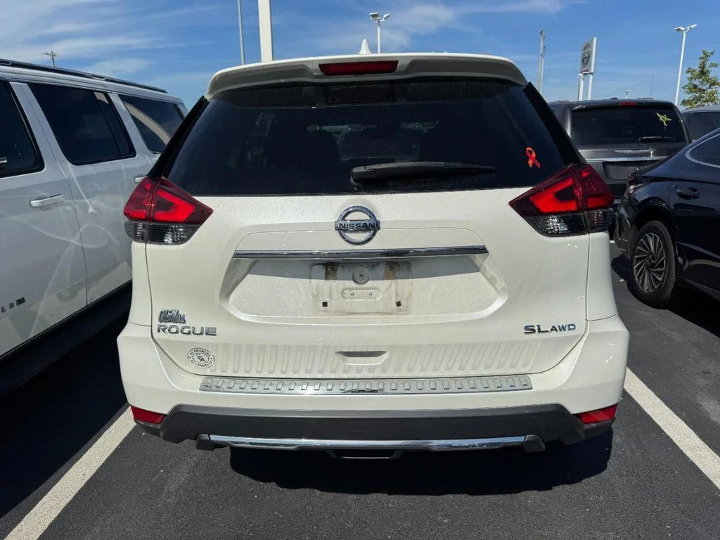 Used 2017 White Nissan SL image 3