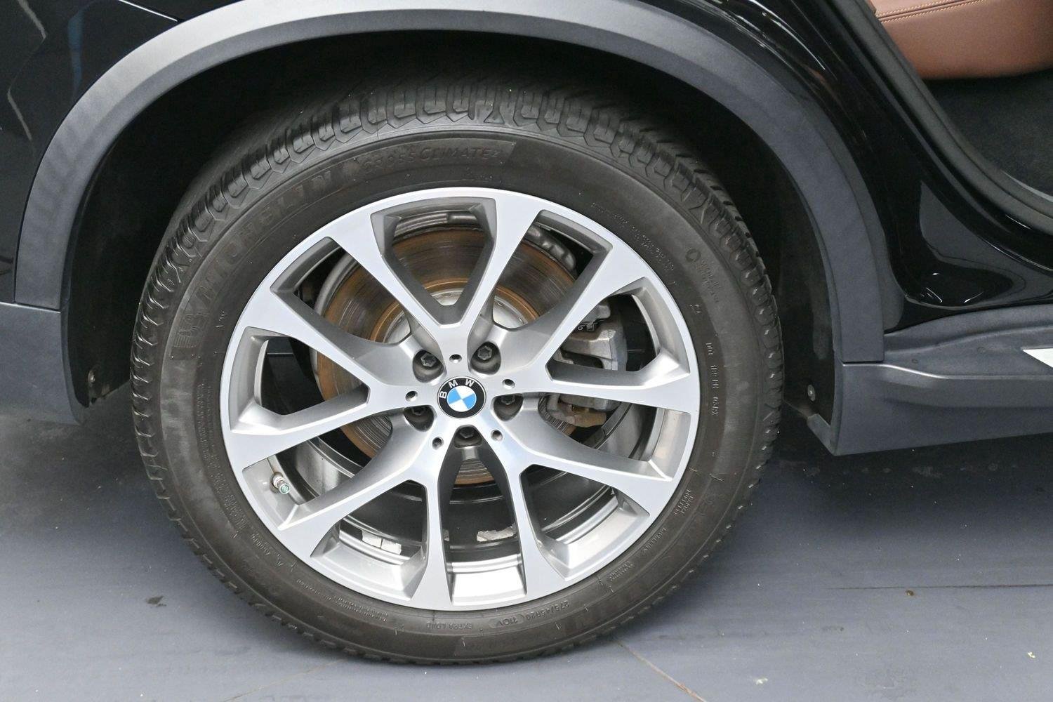 Used 2019 Black Sapphire Metallic BMW xDrive40i image 40