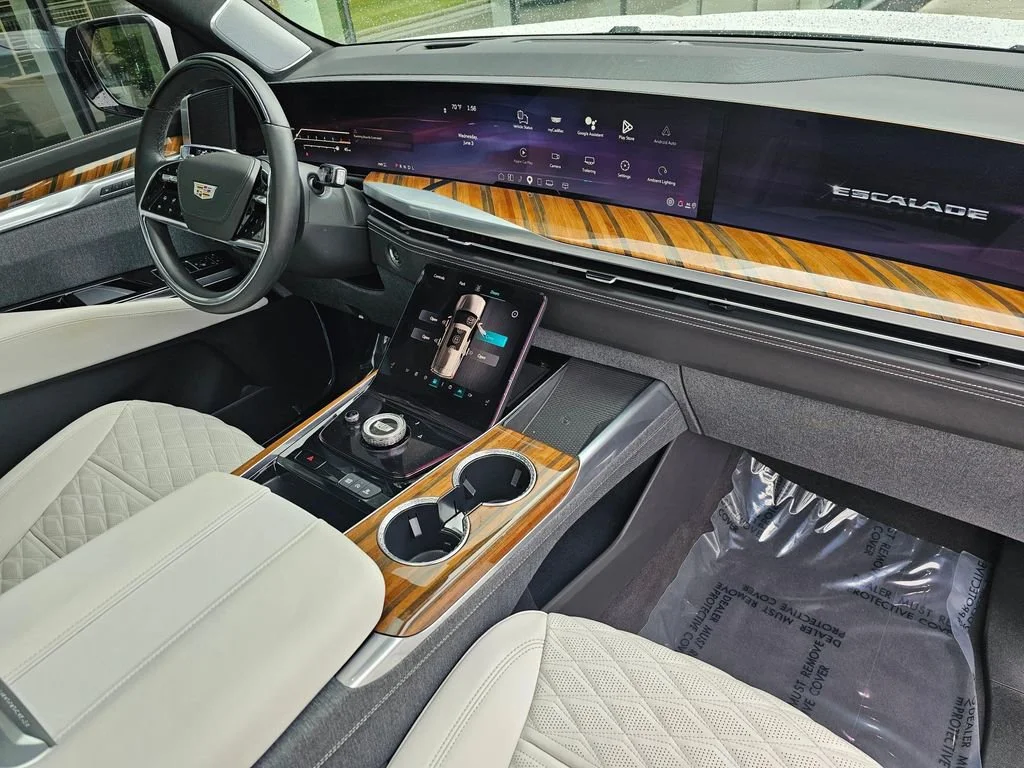 Certified Used 2025 Crystal White Tricoat Cadillac Sport Platinum image 10