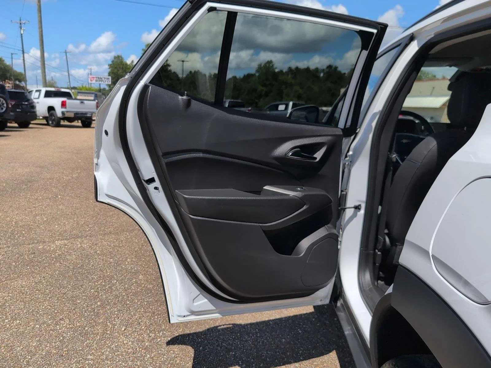 Used 2025 Summit White Chevrolet LT image 14
