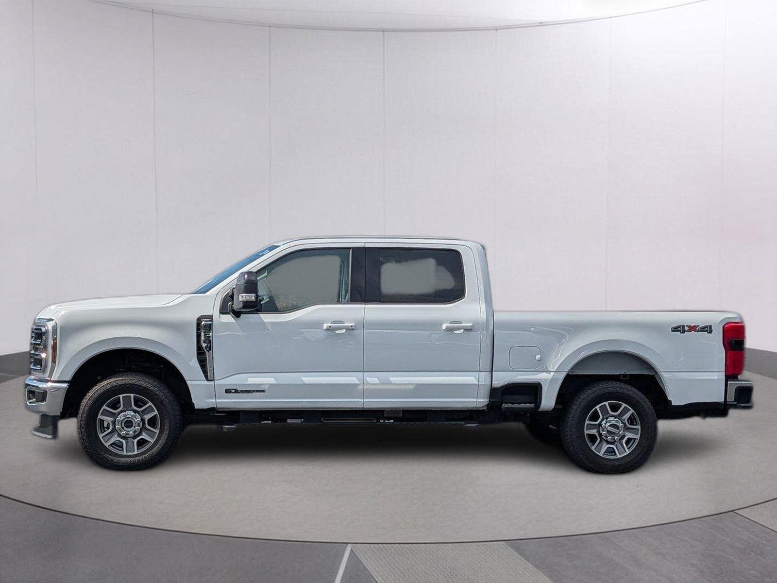 Used 2026 Oxford White Ford Lariat image 4