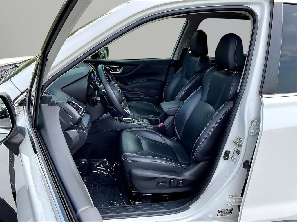 Used 2021 Crystal White Pearl Subaru Limited image 27