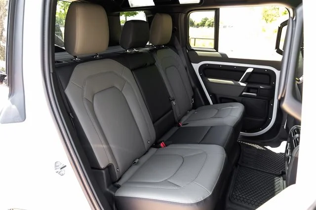 New 2026 White Land Rover X-Dynamic SE image 45