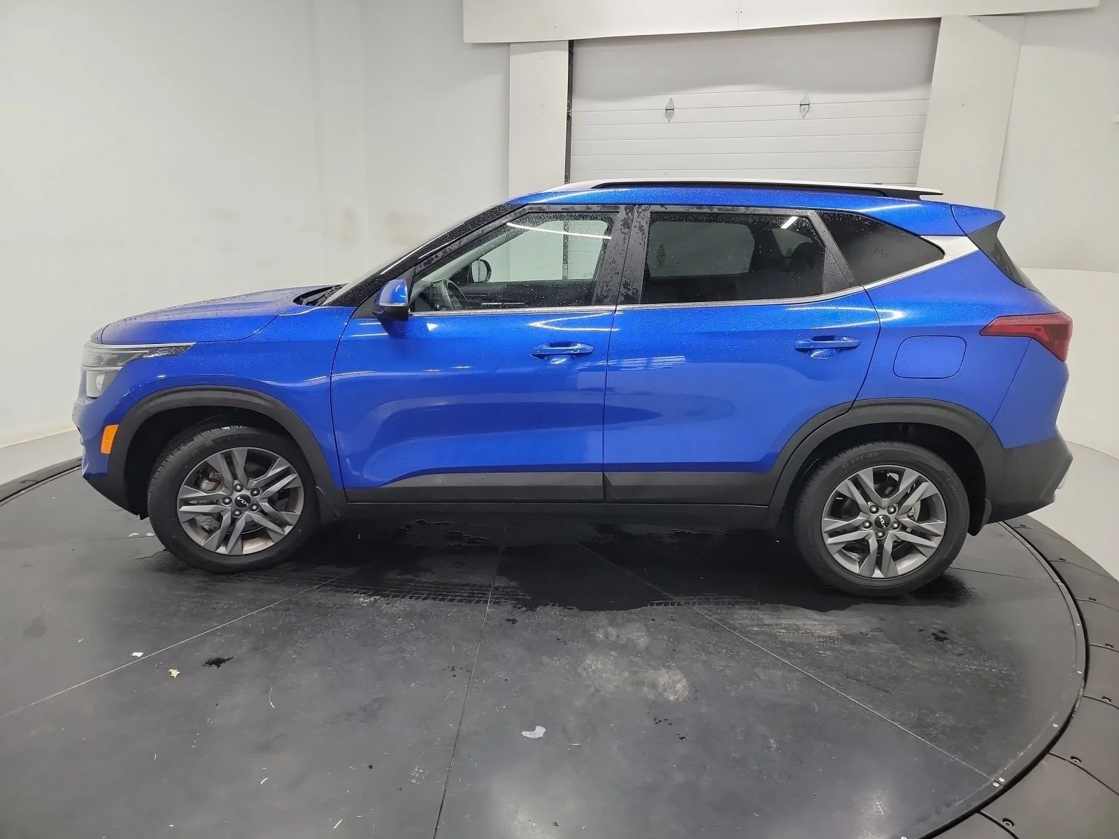 Used 2023 Neptune Blue Kia S image 4