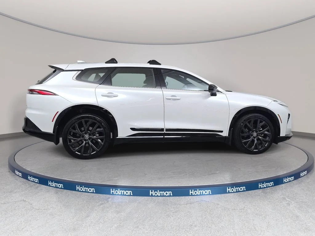 Used 2025 White Toyota Limited image 5