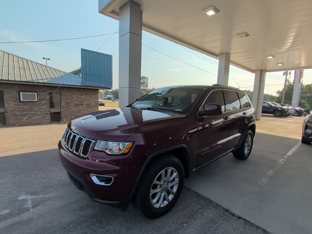 Used 2021 Red Jeep Laredo E image 1