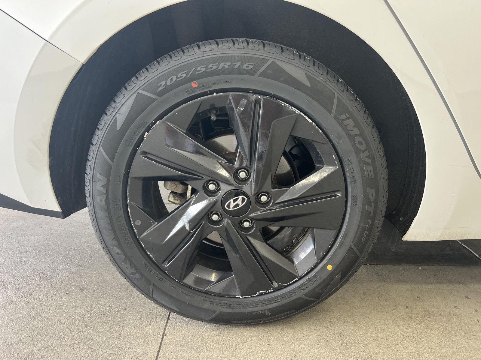 Used 2023 Quartz White Hyundai SEL image 9
