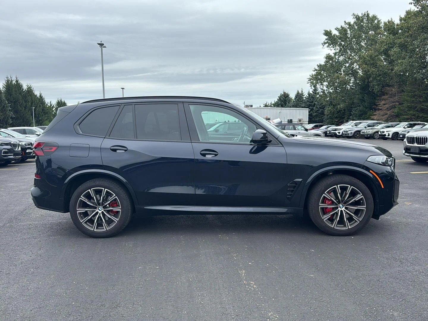 Used 2025 Carbon Black Metallic BMW xDrive40i image 2