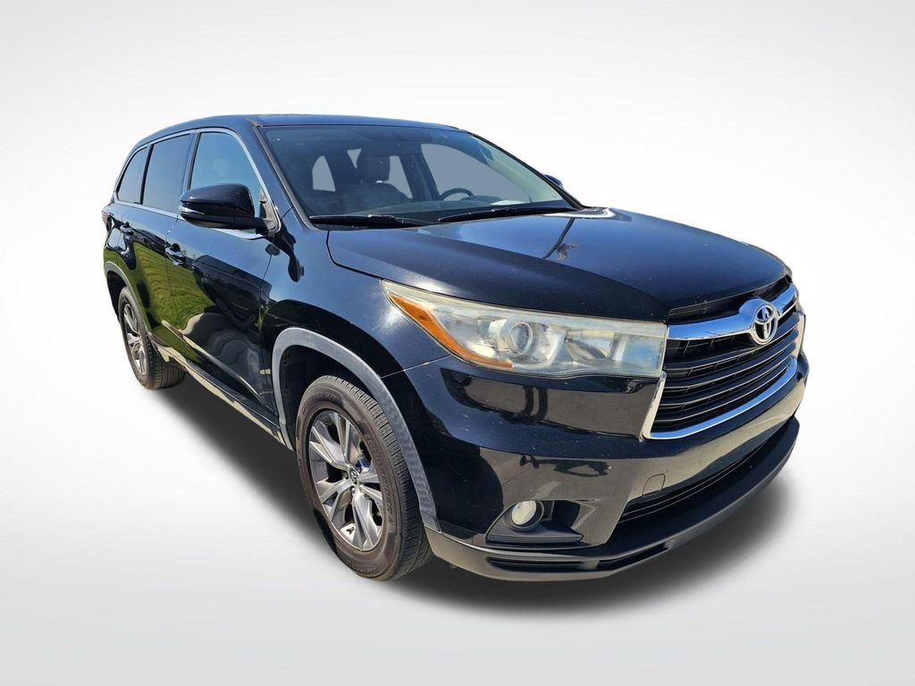 Used 2016 Black Toyota LE Plus V6 image 1