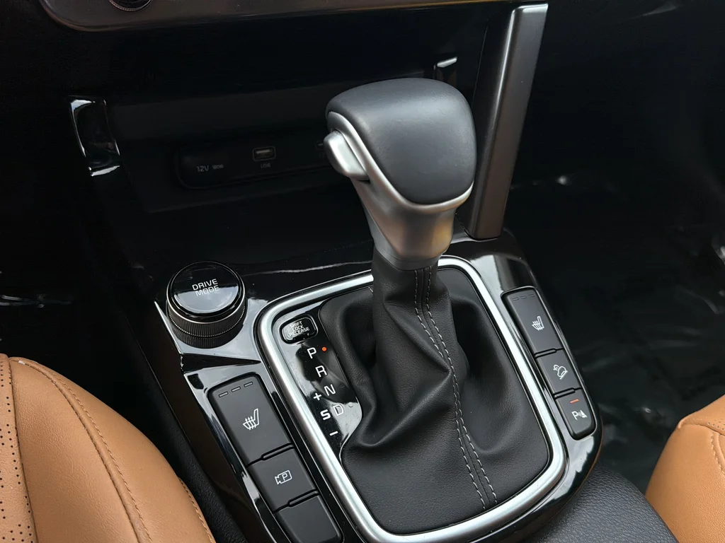 Used 2025 Fusion Black Kia EX image 12