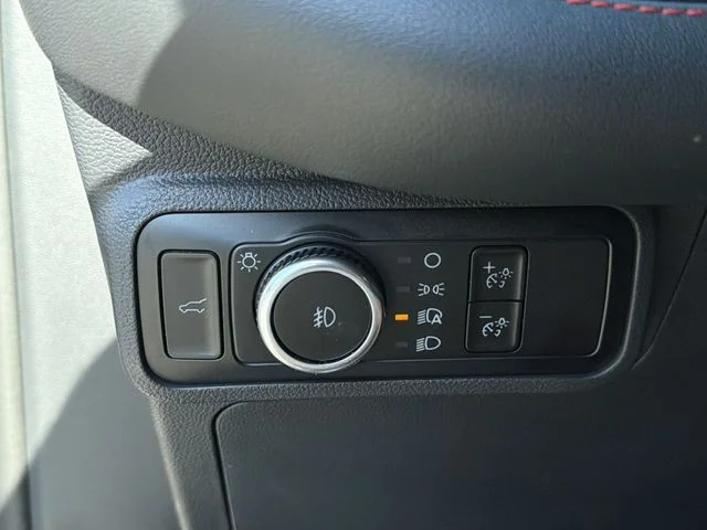 Used 2025 Gray Ford ST-Line image 32