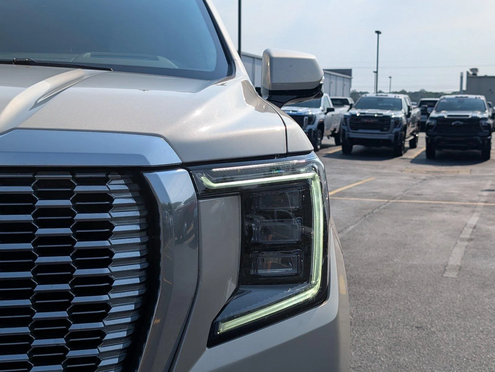 Used 2021 PEARL BEIGE METALLIC GMC Denali image 12