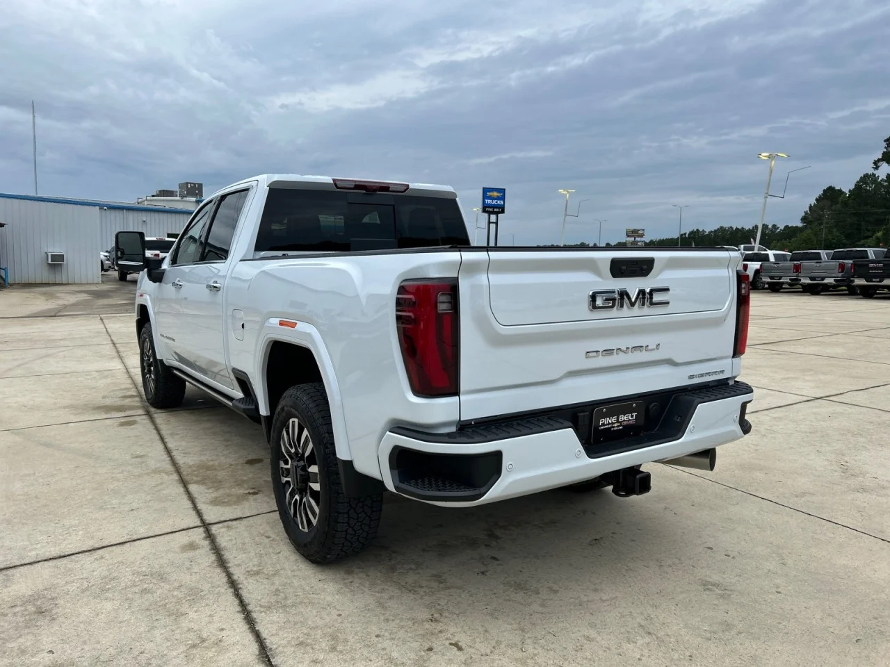 New 2026 Glacier White Tricoat GMC Denali Ultimate image 4