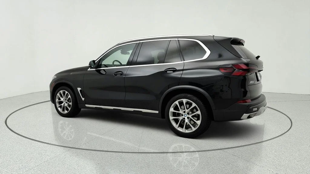 Used 2024 Black Sapphire Metallic BMW xDrive40i SAV w/ Premium Package & Parking Assistance Package image 7
