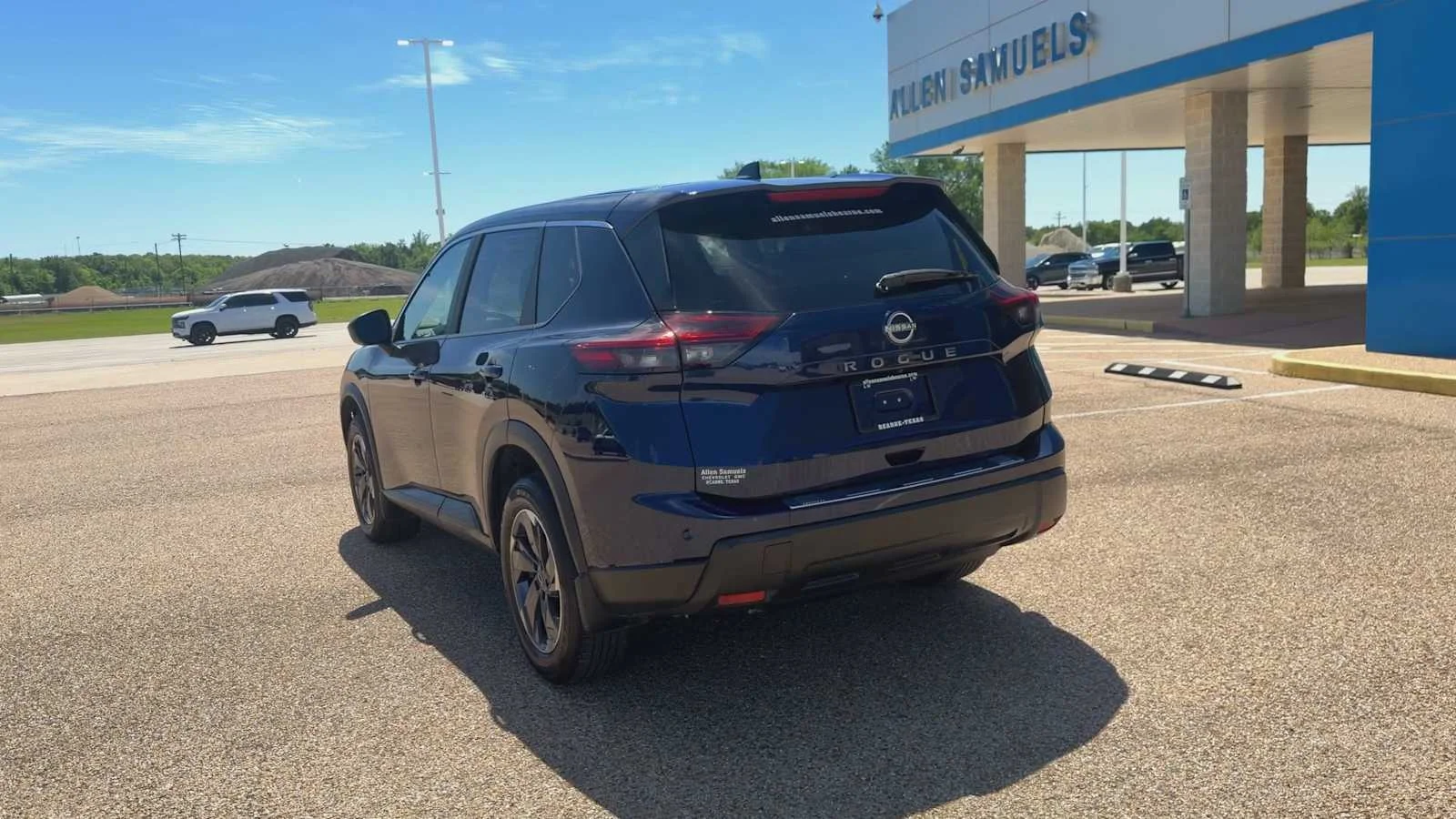 Used 2025 Deep Ocean Blue Pearl Nissan SV image 7