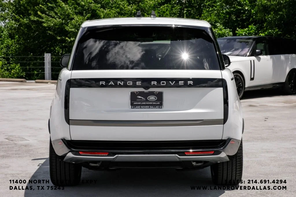 New 2026 Fuji White Land Rover SE image 9