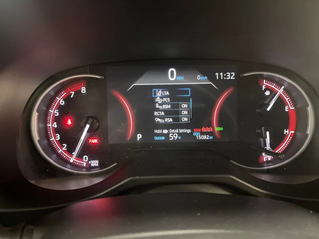 2025 Toyota RAV4 XLE - Photo 20