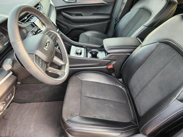 Used 2025 Baltic Gray MET Jeep Laredo 4x2 image 13