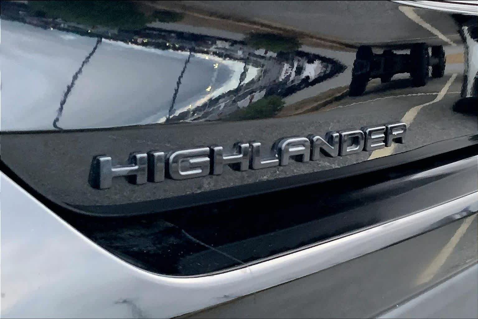 Used 2023 Midnight Black Metallic Toyota XLE image 28