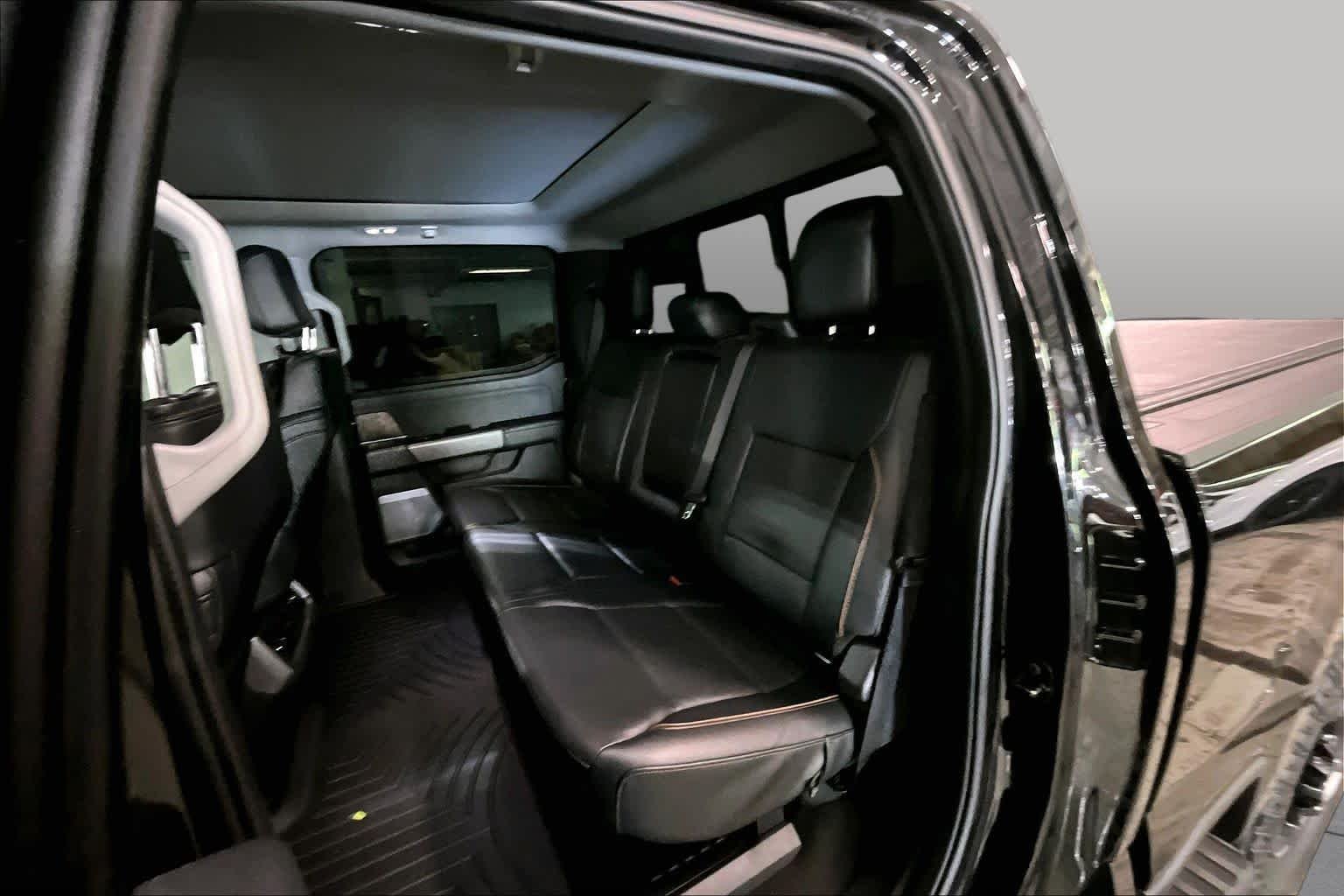 Used 2025 Agate Black Metallic Ford LARIAT image 21